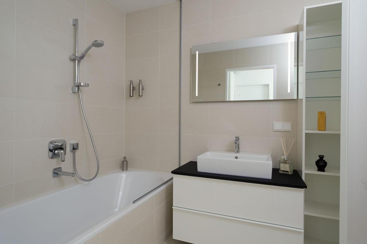 Triiiple Suites Level 22 Mit Balkon Und Tiefgarage Vienna Exterior photo