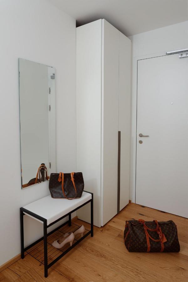 Triiiple Suites Level 22 Mit Balkon Und Tiefgarage Vienna Exterior photo